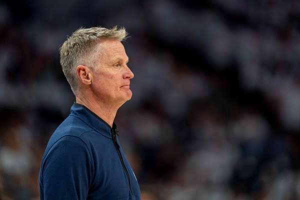 科尔痛惜两场关键失利 坦言西部竞争需更专注