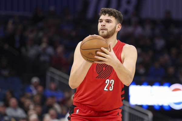 内线铁闸！克林根9分10板3帽助开拓者力擒鹈鹕