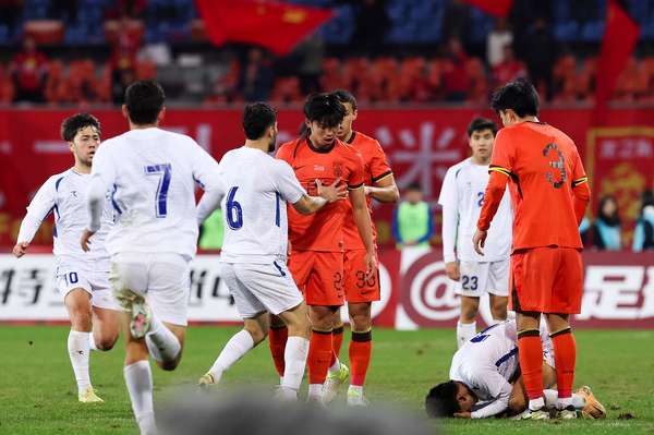 U22国足熊猫杯收官战十人逼平乌兹别克 汪士钦染红引成长警示