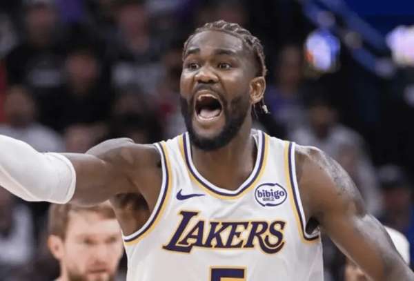 东西部高管观点碰撞：艾顿与詹姆斯化学反应存疑