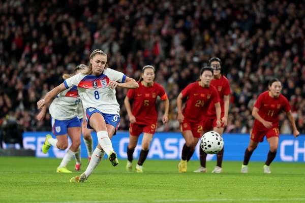 中国女足0-8惨败英格兰暴露全方位差距 黄健翔呼吁基层选材转型