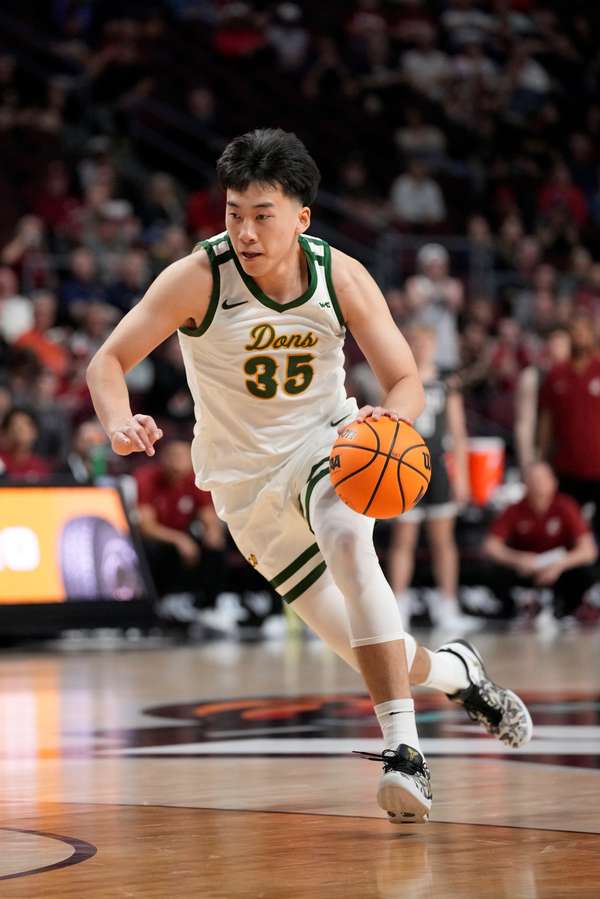 王俊杰NCAA首秀高效 替补登场15分钟贡献8分助旧金山惜败