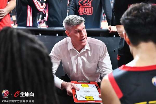 深圳男篮三分雨击溃吉林 史密斯单节17分导演大胜