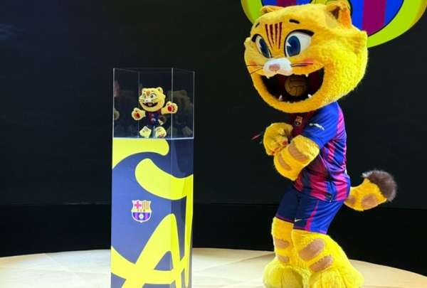 巴萨新吉祥物CAT玩偶引发抢购潮 34.99欧元定价难挡球迷热情