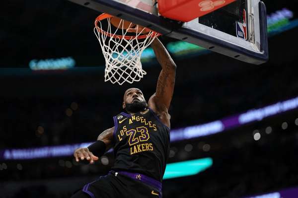 范德比尔特盛赞詹姆斯神奇空接：他就是能创造奇迹的那个人