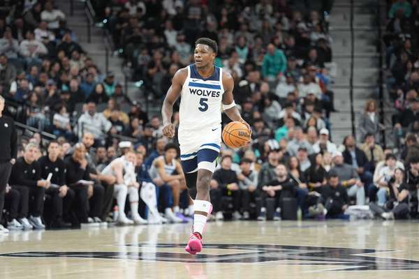 对手严防死守也拦不住！华子半场高效砍11分带队逆转掘金