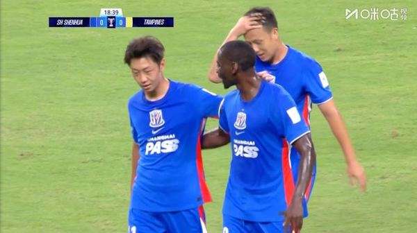 2-1险胜，申花亚冠开门红！徐皓阳世界波，杨帅替补立功，裁判抢戏成主角